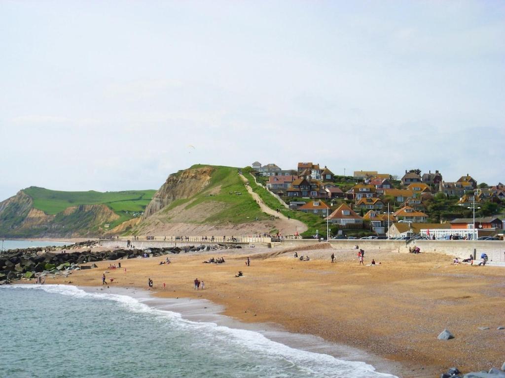 With Sea Views Apartment West Bay